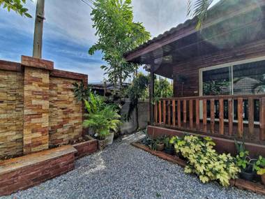 บ้านใต้แสงจันทร์ รีสอร์ท  (Sublunary Resort ) 