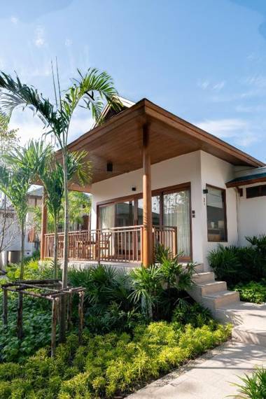 Banana Fan Sea Resort - SHA Extra Plus Certified