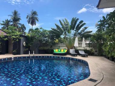 Tropical Palm Resort