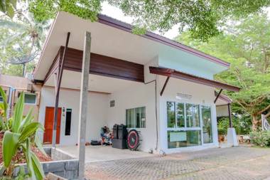 Vaccinated Staff - OYO 943 Siva Buri