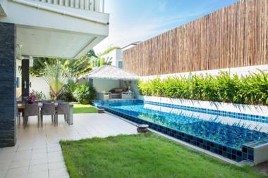 Luxury villa Baylis in a full service resort with beachclub