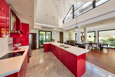 Beachfront Villa Baan Paradise