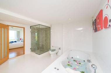 White Stone - Luxurious Sunset View 4 Bed Pool Villa