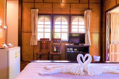 Bangrak Pier Bungalow