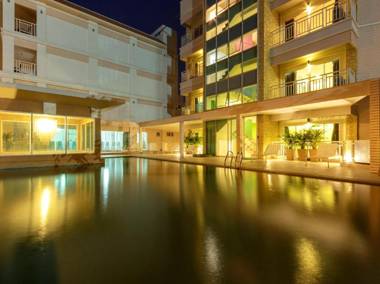 Nana Chat Bangsaen Hotel