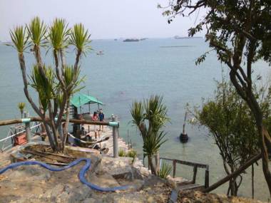 Koh Sichang Rimtalay Resort