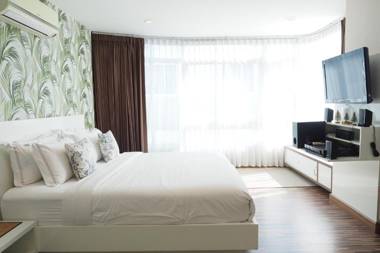 The Beach Bangsaen one-minute walk to the beach