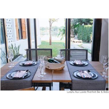 White Wall Riverfront Hotel