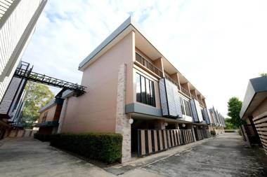 OYO 477 Sriracha Hotel And Spa