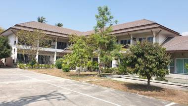 OYO 662 Malee Bunga Hotel