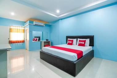 Vaccinated Staff - OYO 622 Sixsense Hotel