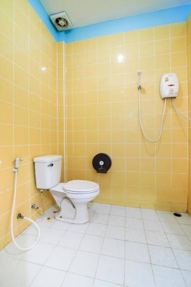 Vaccinated Staff - OYO 622 Sixsense Hotel