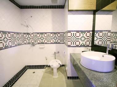 Thepnakorn Hotel (SHA Extra Plus)