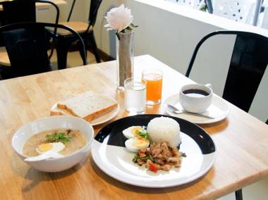 The Zell Budget Hotel Buriam