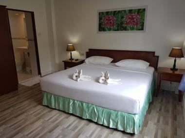 Welcome Inn Hotel @ karon Beach. Double room from only 600 Baht