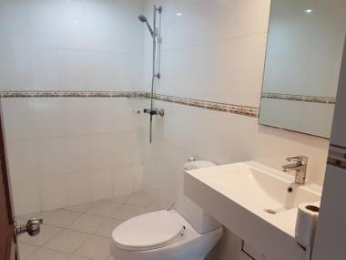 Welcome Inn Hotel @ karon Beach. Double room from only 600 Baht