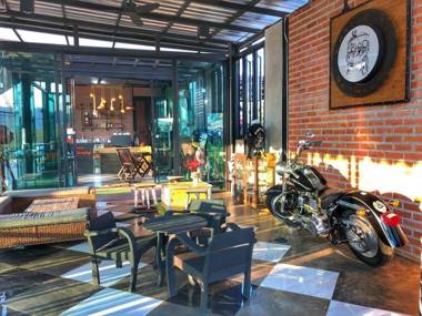 Kondee Cino Cafe and Glamping