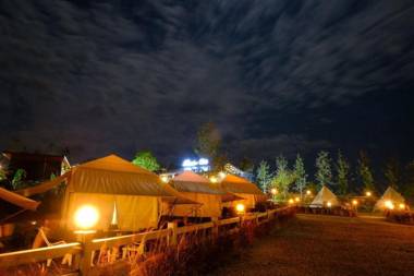 Kondee Cino Cafe and Glamping