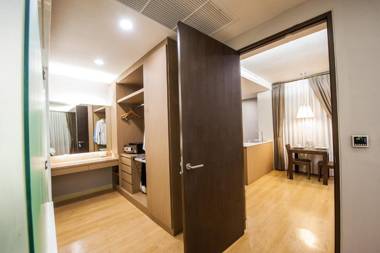 Burgundy Residence 304