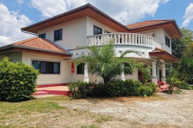 OYO 967 Andathien Pool Villa Aonang