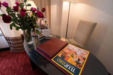 Golden Tulip El Mechtel