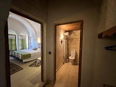 El Puente Cave Hotel