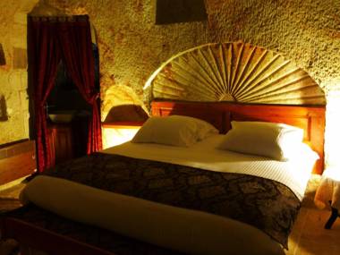 Canyon Cave Hotel (former Courtyard Cave Hotel )