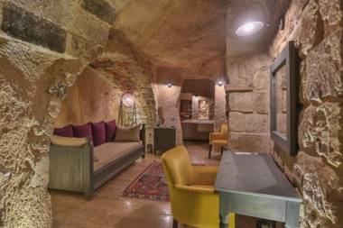 Acropolis Cave Suite