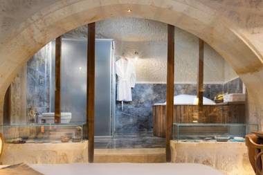 Cappa Via Cave Hotel