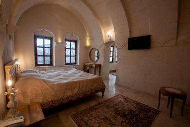 Narcissos Cave Hotel