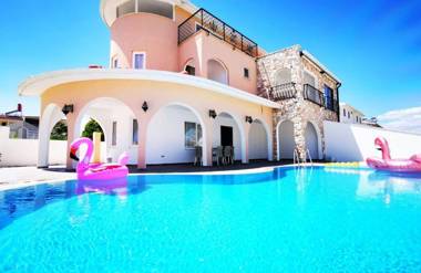 Stunning Villa with Private Pool in Antalya