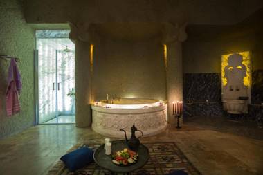 Elika Cave Suites & Spa