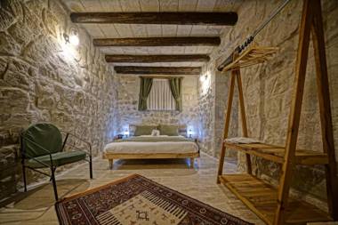 Vigneron Cave Hotel
