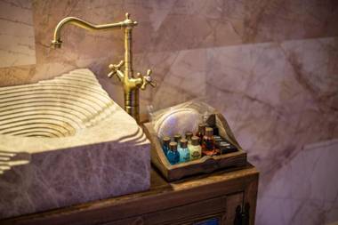 Foremanson Cave Hotel