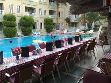 Club Sunset Apartments