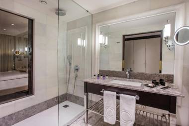 Charisma De Luxe Hotel