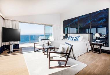 Charisma De Luxe Hotel