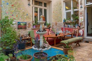 Lotus Garden Hostel Izmir