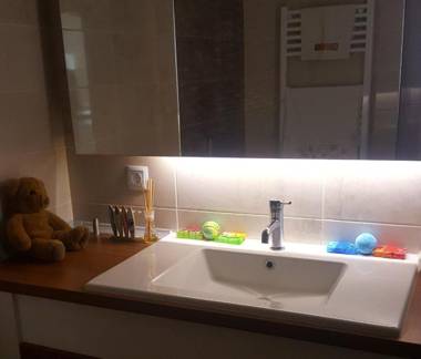 Picasso' s Place Metro  Netflix  WiFi