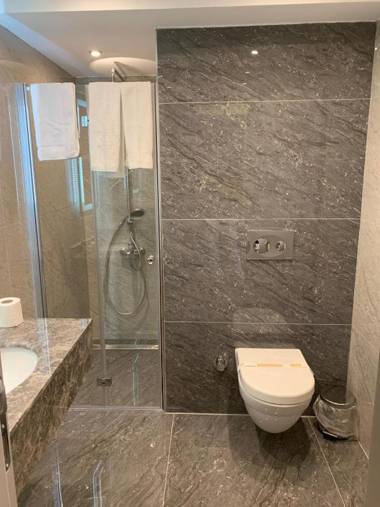 Regency World Hotel&Suites