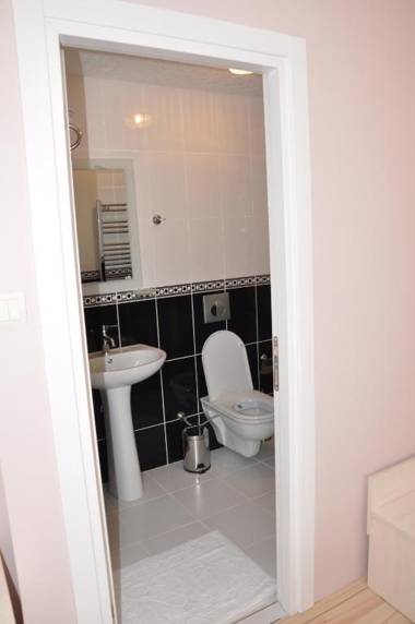 Huxley Hotel and Aparts Old City