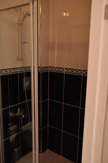 Huxley Hotel and Aparts Old City