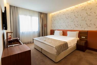 Ramada Hotel & Suites by Wyndham İstanbul Ataköy