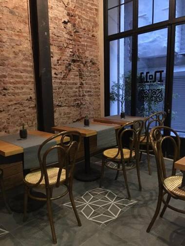 No11 Hotel & Apartments