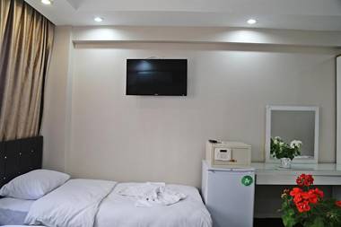 holiday family apart