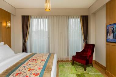 Obelisk Hotel & Suites