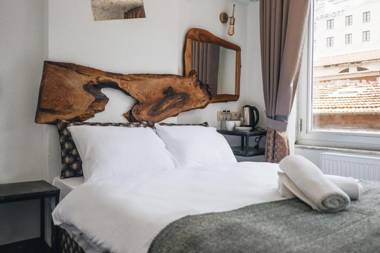 PANDAN KARAKOY SUİT