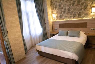 Castle Franco Suites