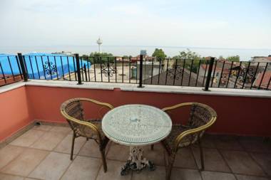 Tashkonak Studio Suites