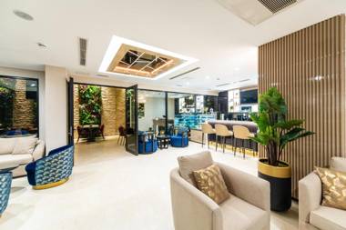 Aprilis Deluxe Hotel